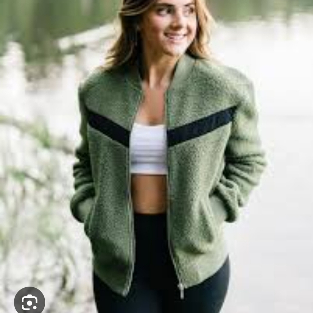 ZYIA ACTIVE Flying‎ V Teddy Bear Fleece Zip Jacket Olive Green And Black X Small